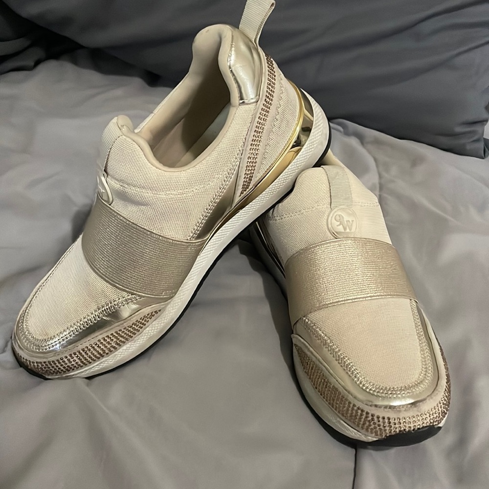 Brand; Nine West Color; Gold Size; 6